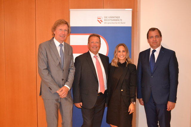 Bei der Angelobung: Ausbildungsanwalt Dr. Gerhard Brandl, Wirtschaftsprüfer Mag. Ernst Malleg, Mag. Sophie Malleg und Dr. Gernot Murko (v.l.)