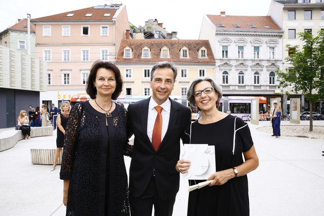 Gastgeberin Elisabeth Freismuth mit Siegfried und Andrea Nagl.