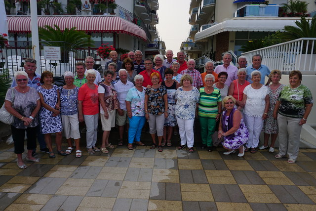 10.-17.6.2017 Senioren-Urlaub Gemeinde Pasching in Jesolo. Über das neu gewählte Urlaubshotel Manila direkt am Strand und die typischen italienische Speisen waren die Reiseteilnehmer begeistert. Reiseleitung Hans Hofer.