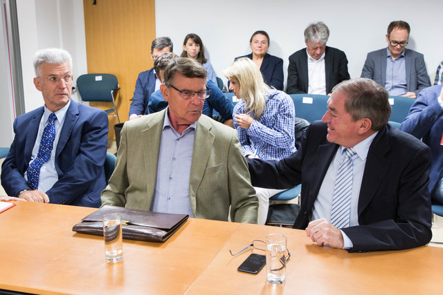 Hofrat Eduard Paulus, Ex- LHStv. Othmar Raus (SPÖ) und Bürgermeister Heinz Schaden (SPÖ) und | Foto: Neumayr