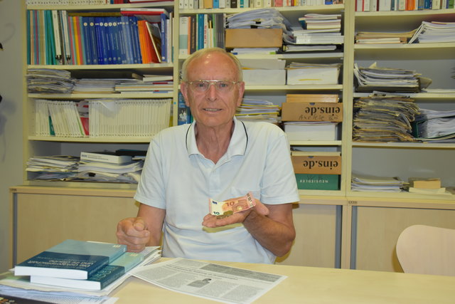 Soziologe Paul Kellermann setzt sich seit Jahren wissenschaftlich mit dem Thema Geld auseinander. Vor digitalen Währungen warnt der Professor | Foto: Polzer