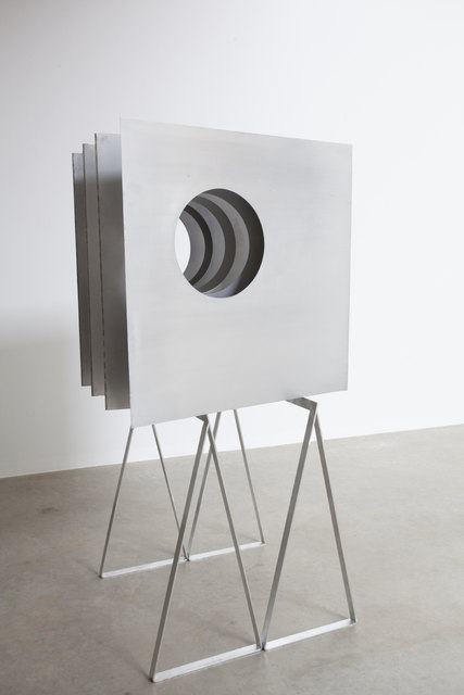 Markus Wilfling, Projektor, 2015: Unter dem Titel "Nicht unweit von hier" gastieren die Künstler Markus Wilfling und Norbert Trummer mit ihren Werken in der Galerie Gölles in Fürstenfeld.