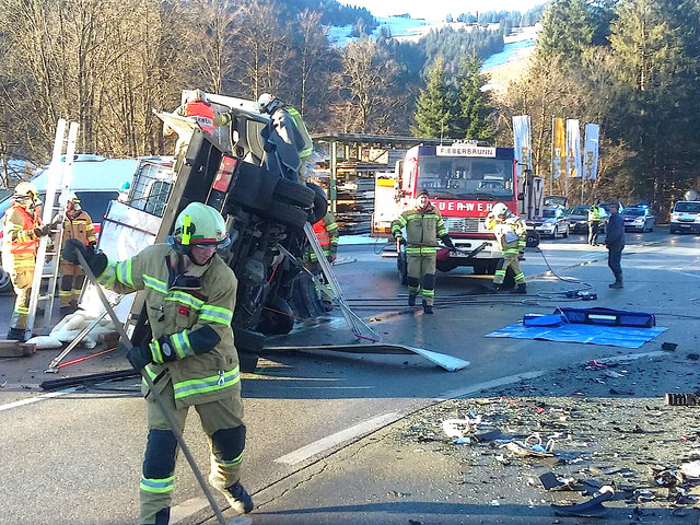 Bei Verkehrsunfäller (Symbolfoto) in Tirol kamen elf Menschen ums Leben.