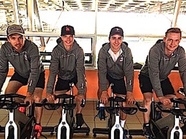 Vier junge Spieler bei den Kitz-Eisadlern.