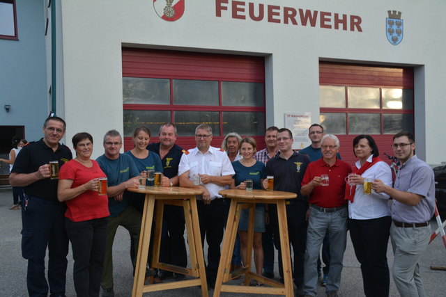 BSB Johann Raab, Annemarie Raab, V Martin Marchsteiner, Claudia Schneider, Abschnittskommandant BR Ewald Edelmaier, Kommandant OBI Georg Mayerhofer, GR Gabriele Simlinger, Claudia Kormesser, GR Johann Hahn, Kommandant-Stv. BI Klaus Böhm, VM Klaus Geisberger, Stadtrat Josef Zlabinger, Stadträtin Andrea Wiesmüller und GR Bernhard Thaler. (v.l.)