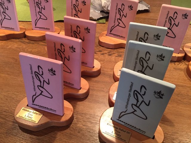 Für die Stadtmeisterschaft gibt es - zur Stadtgeschichte passend - Pokale aus Porzellan.