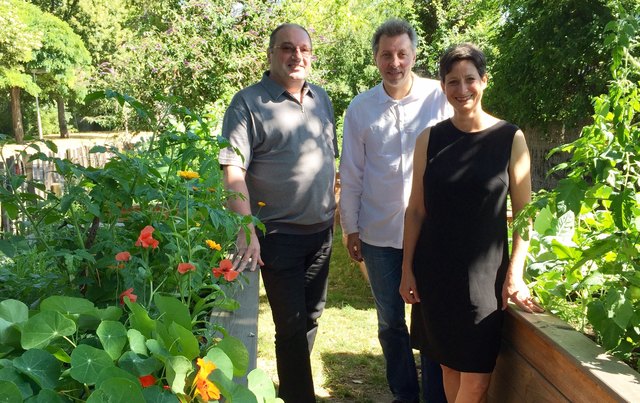 Gemeinsam für eine offene Schmelz: Rudolfsheims Bezirkschef Gerhard Zatlokal (links) mit Edith Wildmann und Peter Leeb von der Initiative FRISCH.