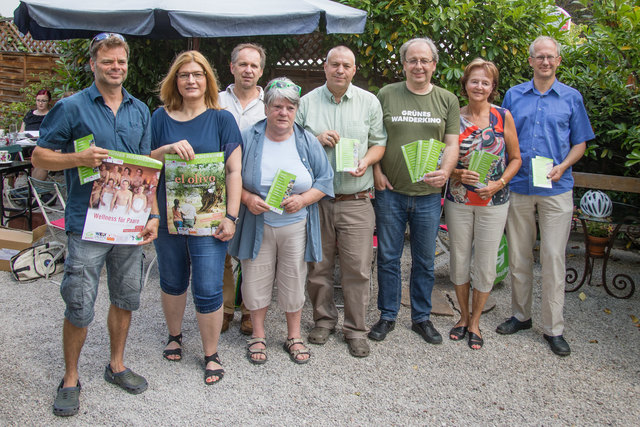 Peter Mally, Elisabeth Handler, Theo Kremmydas, Evi Weber, Karl Kühn, Christian Apl, Ilse Hartmann und Wolfgang Bernhuber präsentieren das Kinoprogramm 2017