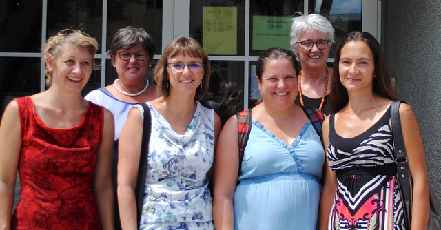 Petra Wimmer, Direktorin Brigitte Peer-Schumann, Direktorin Eva Holl, Integrationshelferin Eleonora Kastern, Sozialzentrums-Obfrau Waltraud Schobermayr, Integrationshelferin Zineta Kostic (v.l.).