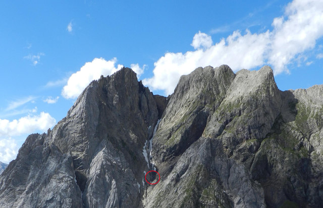 Die Unfallstelle unterhalb der Eisenspitze in den Lechtaler Alpen. | Foto: ZOOM.TIROL