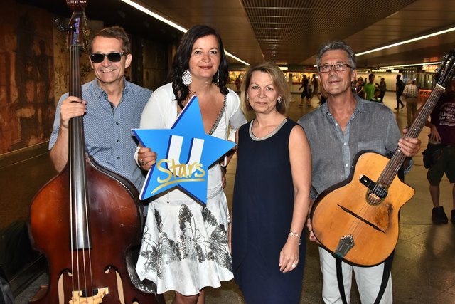 Öffi-Stadträtin Ulli Sima (2.v.l.) präsentierte zusammen mit Wiener Linien Geschäftsführerin Alexandra Reingal die ersten U-Bahn-Stars.