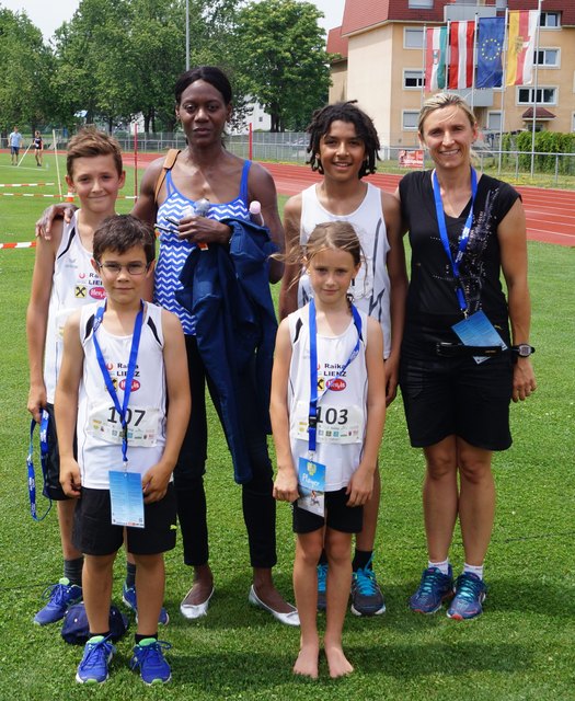 David Mayer, Noah Scheiber, Merlene Ottey, Vanessa Oberkofler, Norbert Mariacher und Trainerin Dr. Anna Mayer (v.l.)
