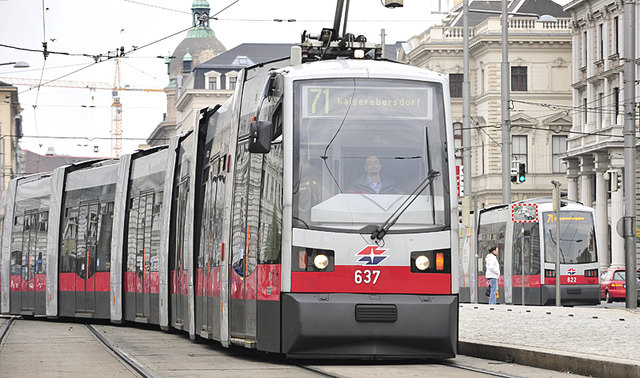 Die Schwangere Frau wurde von einer Garnitur der Linie 71 erfasst. (Foto: Johannes Zinner)