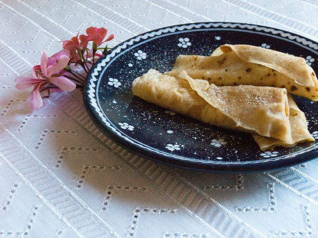 Richtige Palatschinken mit fruchtiger Marillenmarmelade