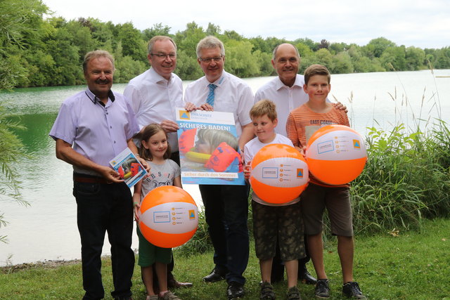 Startschuss für die Bäder-Informationstour "Sicher durch den Sommer", des niederösterreichischen Zivilschutzverbandes. Im Bild: Innenminister Wolfgang Sobotka, LH-Stellvertreter Dr. Stephan Pernkopf, NR Johann Rädler und LAbg. Christoph Kainz | Foto: Österreichischer Zivilschutzverband