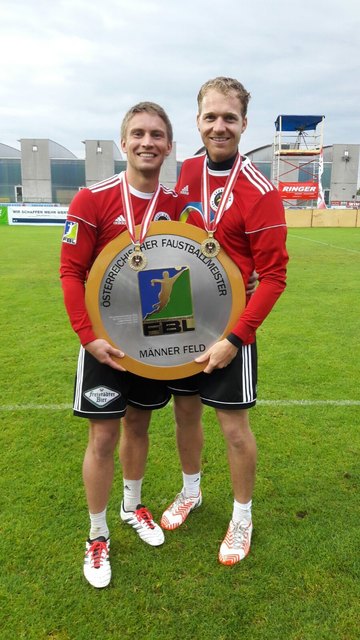 Klaus Thaller und Thomas Leitner freuen sich über den Titel mit Freistadt.