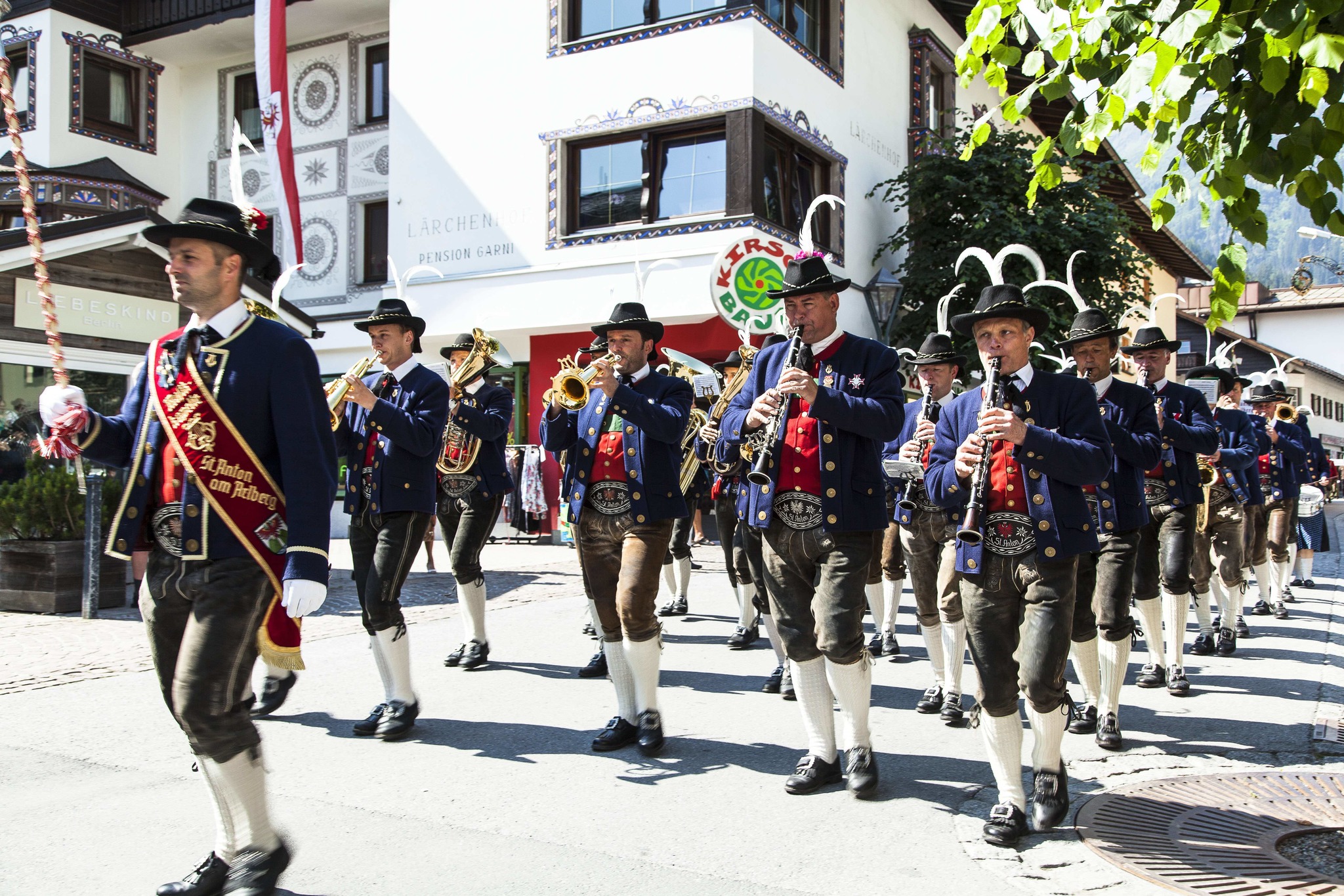 brauchtum-kulinarik-musik-beim-dorffest-in-st-anton-landeck