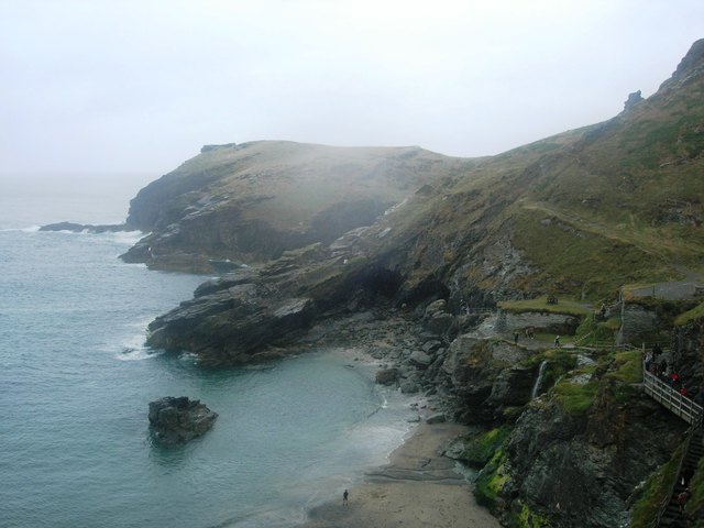 Die Inspiration zu diesem Roman-Dreiteiler holte sich die Autorin u.a. bei einem Seminar zur Ausbildung als Labyrinthführerin und bei einem Cornwall-Urlaub.