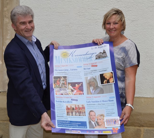 Intendant Fritz Stein und Gabriele Kaiser freuen sich auf einen musikalischen Sommer in Korneuburg.