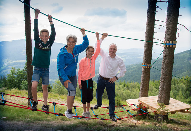 Wirtschafts- und Tourismuslandesrätin Petra Bohuslav und ecoplus Geschäftsführer Helmut Miernicki. | Foto: NÖ Tourismus/Tschank