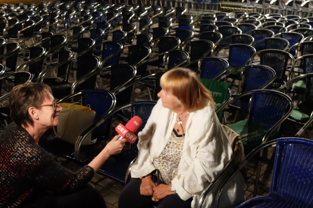Sichtlich stolz war Elfriede Ott auf ihre Schauspielschülerinnen!