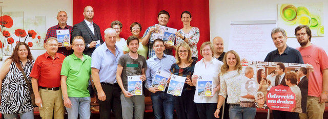 Nationalratsabgeordnete Bezirksvorsitzende Ulrike Königsberger-Ludwig (5.v.re.) und Regionalkoordinator Richard Waringer (6.v.re.) freuten sich über rege Diskussionen beim ersten Plan A-Workshop in Amstetten.