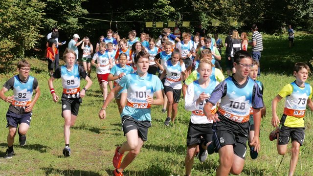 Benefizlauf zu Gunsten von "YoungCaritas". Die Schüler liefen insgesamt 740 Kilometer für einen guten Zweck.
