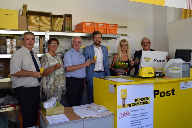 Michael Waninger (Verkaufsleitung), GR Maria Donner, Bgm. Johann Novomestsky, Ulrich Halsmann (Leitung Postpartner Management Ost), Manuela Roth, Alois Wühl (Change Management Ost)