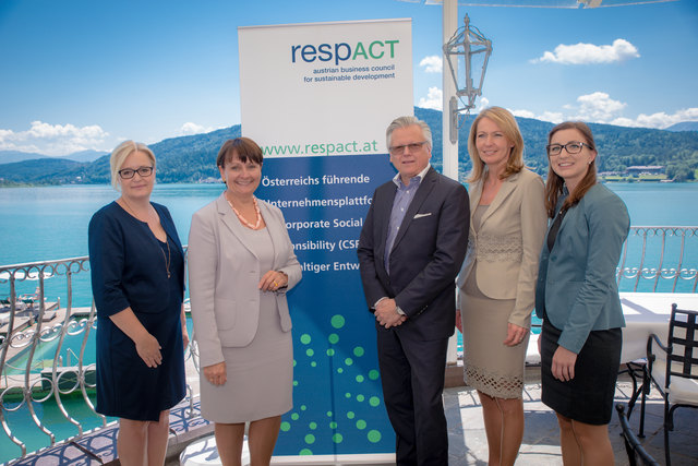 Beim Lunch von Respact in Pörtschach: Jutta Steinkellner, Herta Stockbauer, Günther Rabensteiner, Claudia Mischensky und Carina Hauptmann