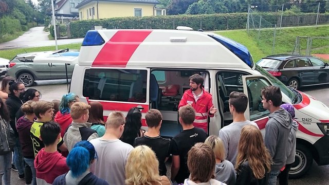 Die Schüler der Polytechnischen Schule Rottenmann lernten den Ablauf einer Alarmierung kennen.