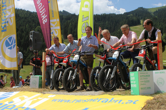 Franz Titschenbacher, Mathias Schattleinter, Erwin Petz, Harald Scherz, Josef Herk und Herbert Gugganig (v. l.) bei der Eröffnung. | Foto: Mandl