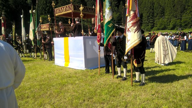 traditionelle Feldmesse mit Schützen