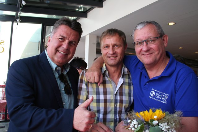 Viel Lob für Günter Eberharter (Bildmitte), bei dem in der Projektplanung und auch während des Baus die Fäden zusammenliefen: LR Hans Mayr, Bgm. Wolfgang Viertler. | Foto: Christa Nothdurfter