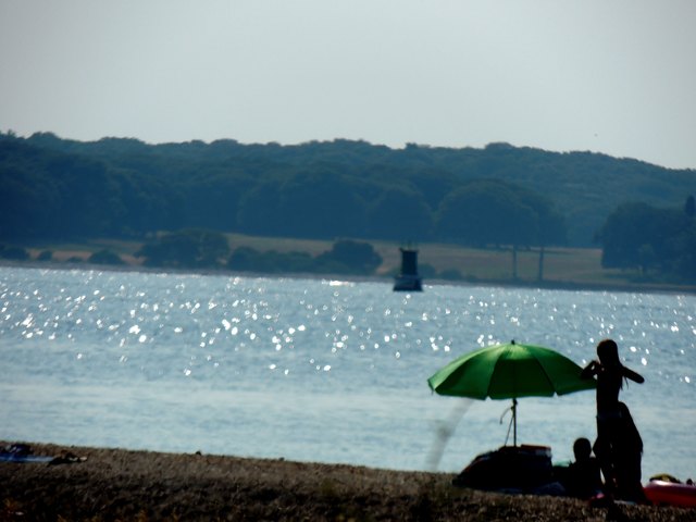 ja der Sommer ist richtig in fahrt,die Sonne glitzert  schön ins Wasser