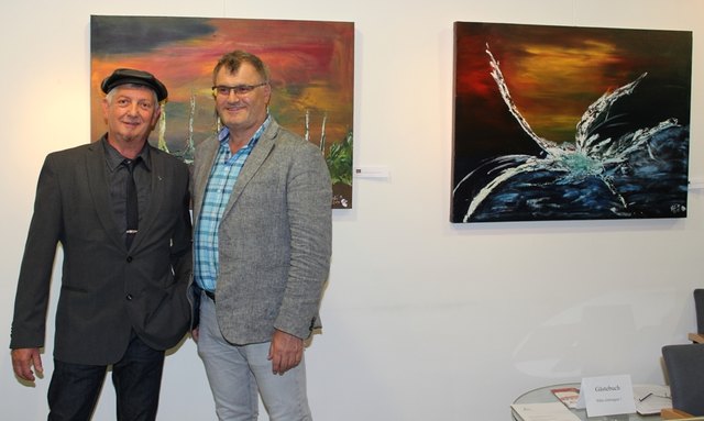 Maler Manfred Folie mit Bgm. Gerhard Obermüller aus Kirchdorf.