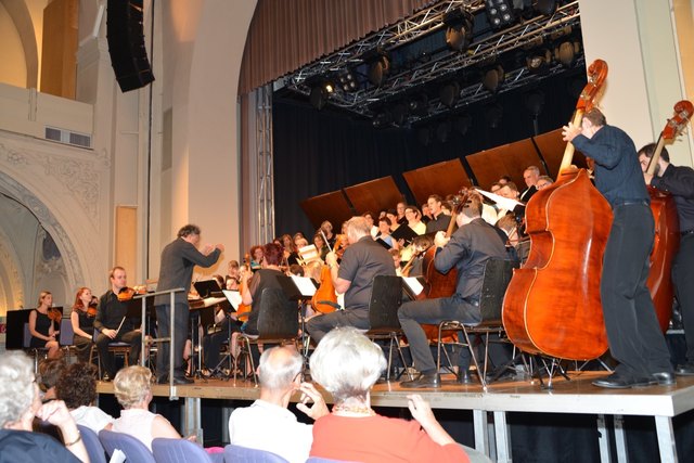 Peter Vorraber dirigierte das Eröffnungskonzert zum "Judenburger Sommer" im Veranstaltungszentrum. Fotos: Pfister