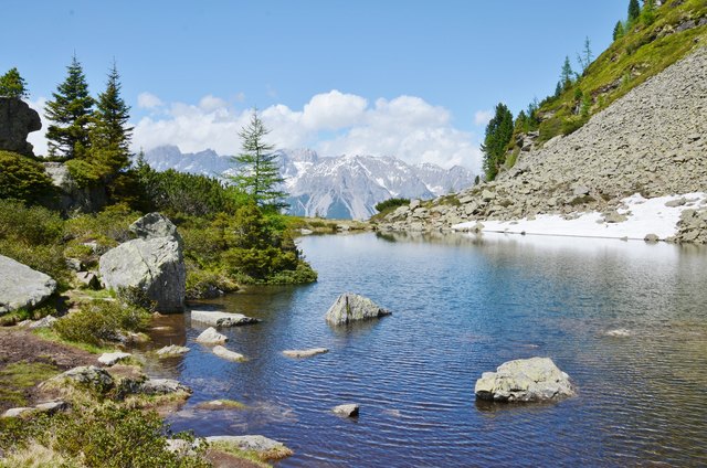 Spiegelsee genannt weil sich bei ruhigem Wasser das Dachsteinmassiv spiegelt.