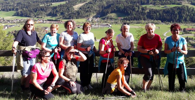 gut gelaunte Damenrunde bei der Egidikirche