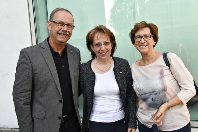 Bürgermeister Gerald Hackl, Dekanin Margarethe Überwimmer und Stadträtin Ingrid Weixlberger beim Sommercocktail-Empfang der FH OÖ Campus Steyr (v. li.). | Foto: FH Steyr Kainrath
