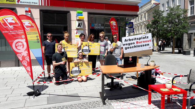 "Arbeitsplatz wegen Burnout geschlossen" lautet die Message der SJ-Aktion. | Foto: Sozialistische Jugend (SJ) OÖ