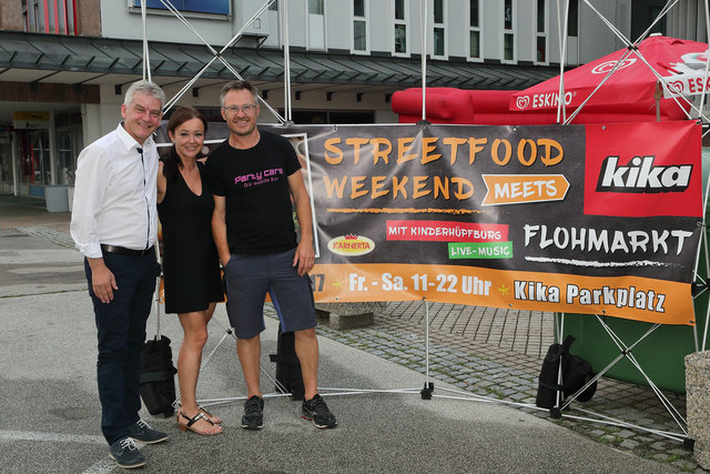 streetfood meets kika - mit kika Geschäftsleiter Alfred Sekoll, in Begleitung seiner Frau Barbara und Streetfood Aktivist Mario Schwagerle