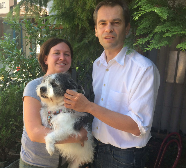 Alice Pichler und Wolfgang Spitzmüller zeigen die Schattenseiten des neuen Tierschutzgesetzes auf. | Foto: Die Grünen