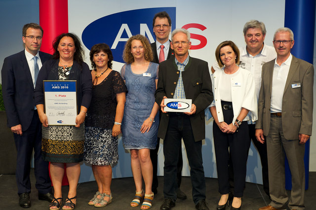 Von links: AMS-Vorstand Johannes Kopf, Frauenreferentin Alexandra Reitinger, die Beraterinnen Andrea Damberger und Susanne Entholzer (alle AMS Schärding), Vorsitzender Verwaltungsrat AMS Österreich Roland Sauer, Leiter AMS Schärding Harald Slaby, Stv. Landesgeschäftsführerin OÖ Iris Schmidt, AMS Vorstand Herbert Buchinger, Leiter Service für Unternehmen im AMS Schärding Roman Stockmayr | Foto: AMS
