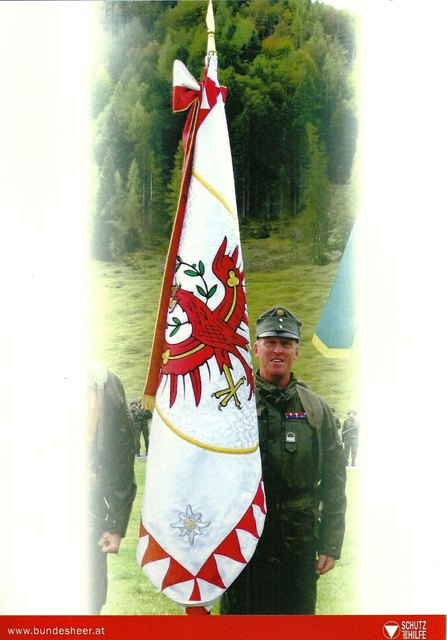 Die Übergabe der Standarte an den neuen Kommandanten ist das äußere und sichtbare Zeichen der Kommandoübergabe