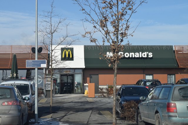 Ausweichfläche: Immer wieder wird der Parkplatz der McDonald’s-Filiale in der Conrad-von-Hötzendorf-Str. als letzte Parkoption genutzt. | Foto: Machinger