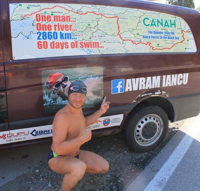 Avram Iancu vor seinem Begleitfahrzeug | Foto: Walter Humer