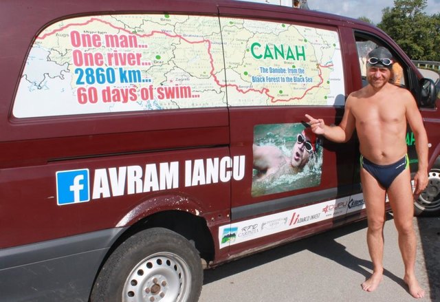 Avram Iancu vor seinem Begleitfahrzeug | Foto: Walter Humer