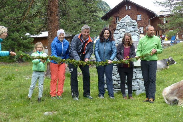 Offizielle Eröffnung am Eingangsturm: LH Stv. Ingrid Felipe (3.v.re.) mit Michaela Gasser (Kaunertal Tourismus), Bgm. Pepi Raich, Projekt-Koordinatorin Lisi Falkeis und GF Ernst Partl (v.l.). | Foto: Naturpark Kaunergrat