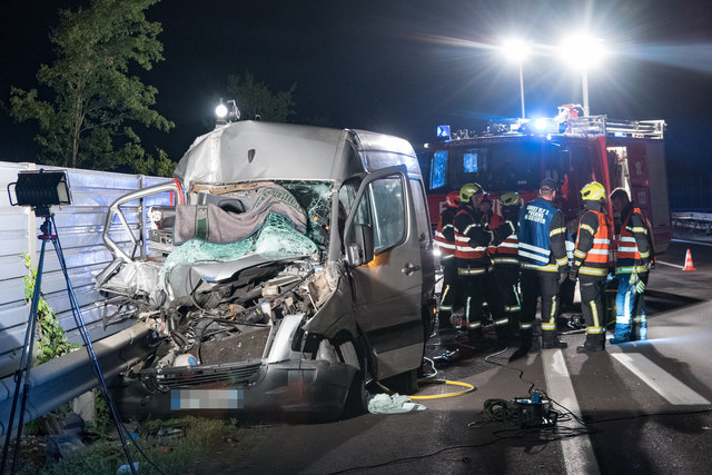 Die Einsatzkräfte der Freiwilligen Feuerwehr Pucking-Hasenufer und Nettingsdorf waren vor Ort im Einsatz. | Foto: FOTOKERSCHI.AT/KERSCHBAUMMAYR
