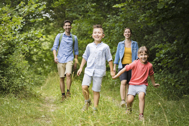 Christian, Sandra, Nele und Ben sind seit dem Frühjahr in der Natur unterwegs und berichten über ihre Abenteuer in einem eigenen Blog. | Foto: Marco Rossi